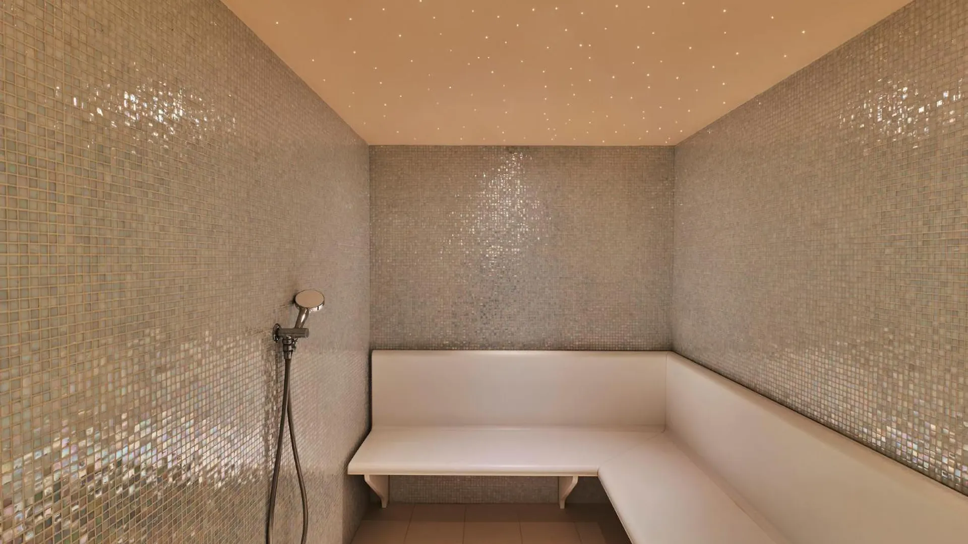 Hotel Barriere Lila 5*,  Francia
